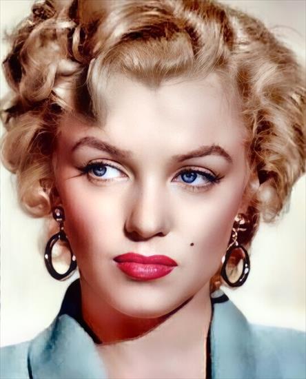 Marilyn Monroe - FeYuWJRXwAEn78j.jfif